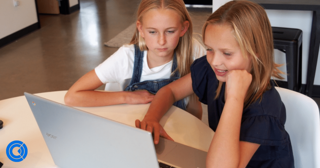 girls-using-internet-service